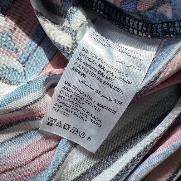 Chicos Chevron-Print Striped-Border Top Size 1 US M - Picture 6 of 7